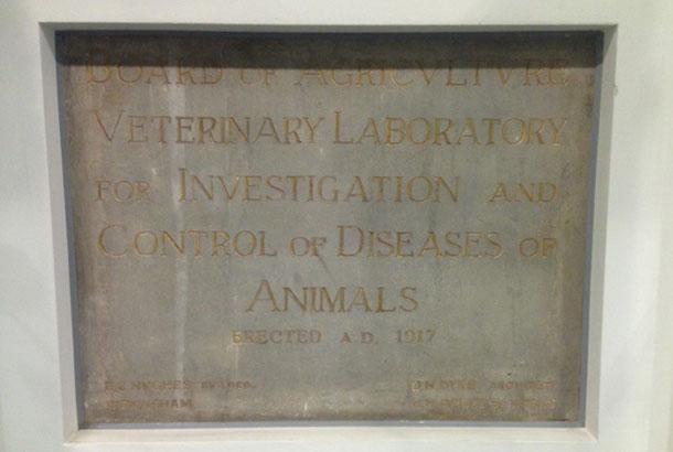 1917 plaque at Weybridge