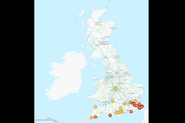 Map of the UK indicating where previous and current Asian hornet nests have been found. These cluster in the south of England